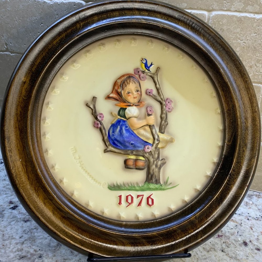 Hummel Apple Tree Girl 1976 plate with wood frame